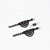 Черные кожаные наручники с клепками, кольцами и золотистой фурнитурой - Crazy Handmade - купить с доставкой в Благовещенске