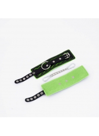 Черно-зеленые кожаные наручники с зеленой строчкой - Crazy Handmade - купить с доставкой в Благовещенске