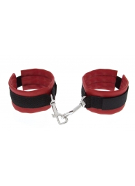 Красно-чёрные полиуретановые наручники Luxurious Handcuffs - Blush Novelties - купить с доставкой в Благовещенске