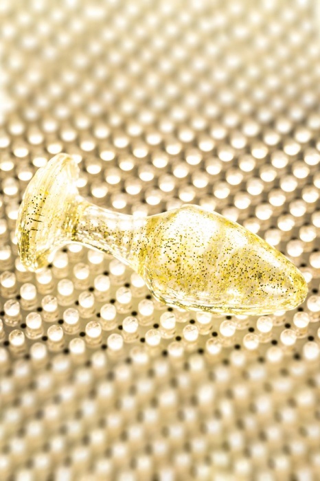 Золотистая акриловая анальная втулка - 8 см. - Toyfa Basic